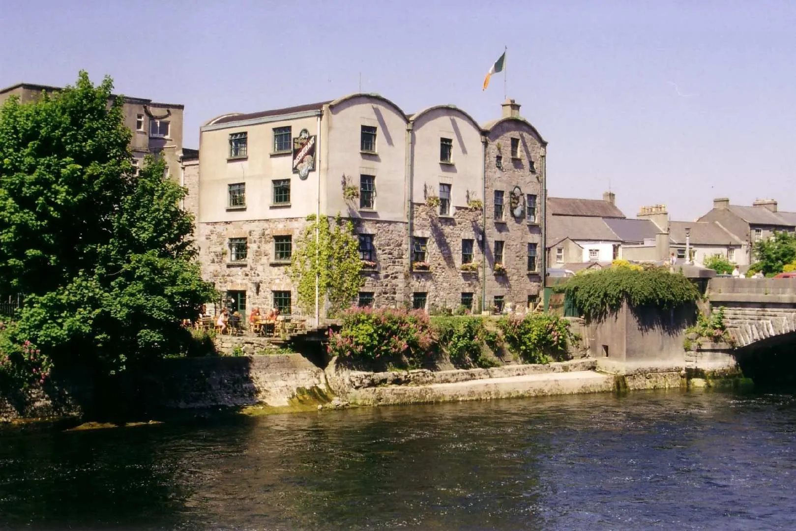 Bâtiment historique Bridge Mills de Galway Language Centre